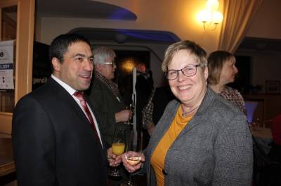 CDU-Stadtverordneter Ismet Tosun und CDU-Kreisgeschäftsführerin Iris Schmidt