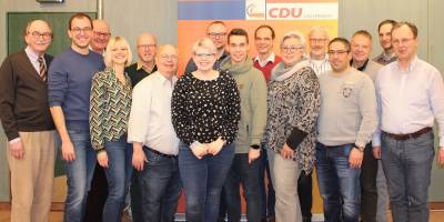 Zogen in Rotenburg Bilanz und berieten Zukunftsfragen der Lauterbacher Stadtpolitik: CDU-Fraktion und Vorstand mit Bürgermeister Rainer-Hans Vollmöller (links), Fraktionschef Felix Wohlfahrt (2.v.l.) und Stadtverbandsvorsitzendem Uwe Meyer (rechts)