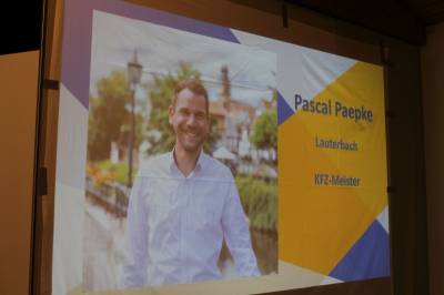 Mit einer Fotoshow stellte Gunther Sachs die 37 Kommunalwahl-Kandidaten der Lauterbacher CDU vor
